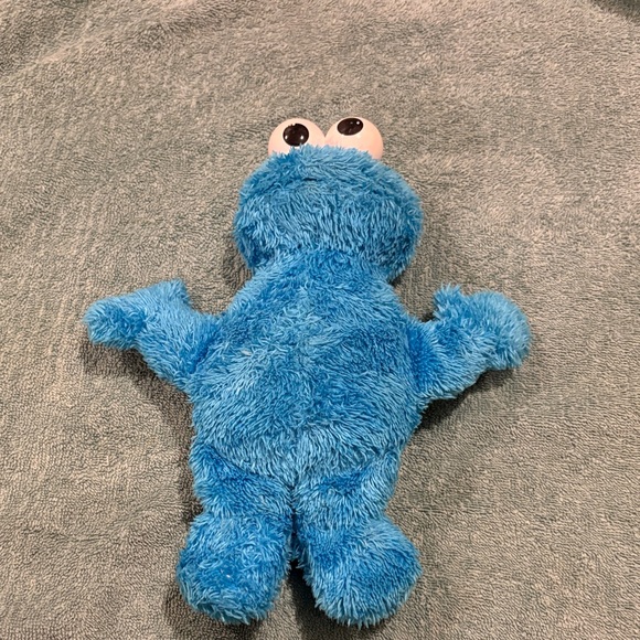 Sesame Street Vibrant Blue Plush Cookie Monster. Talking toy. - Picture 1 of 5